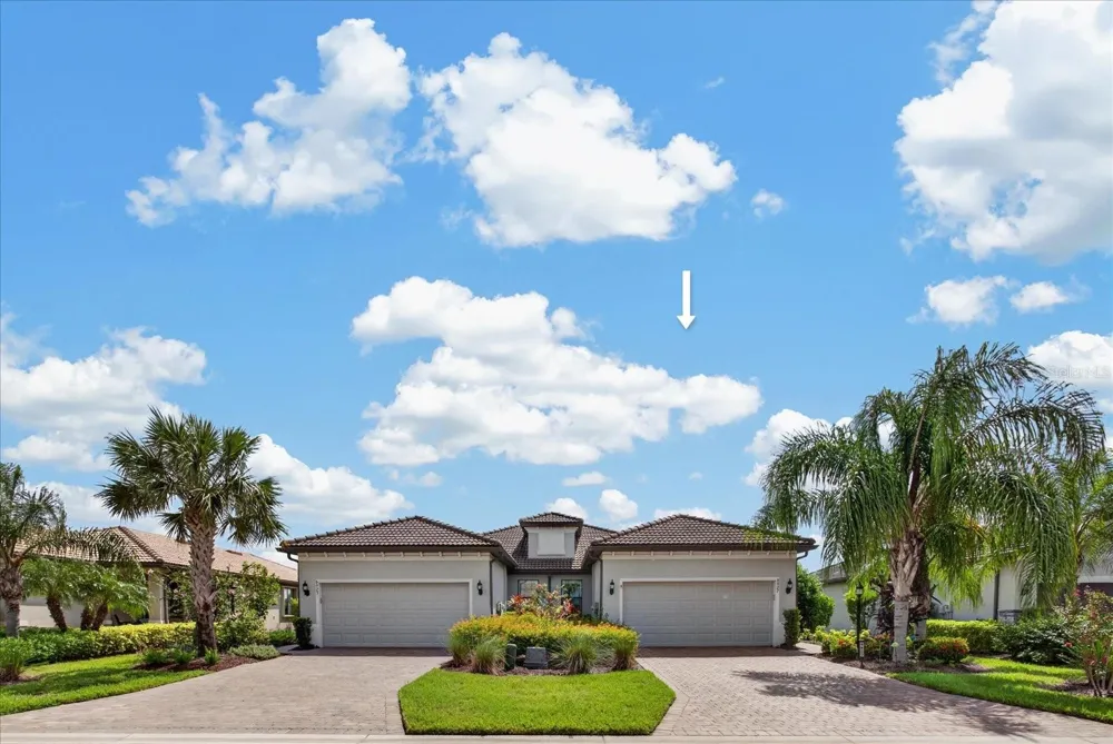 6927 HOLBROOK COVE Lakewood Ranch, FL 34202
