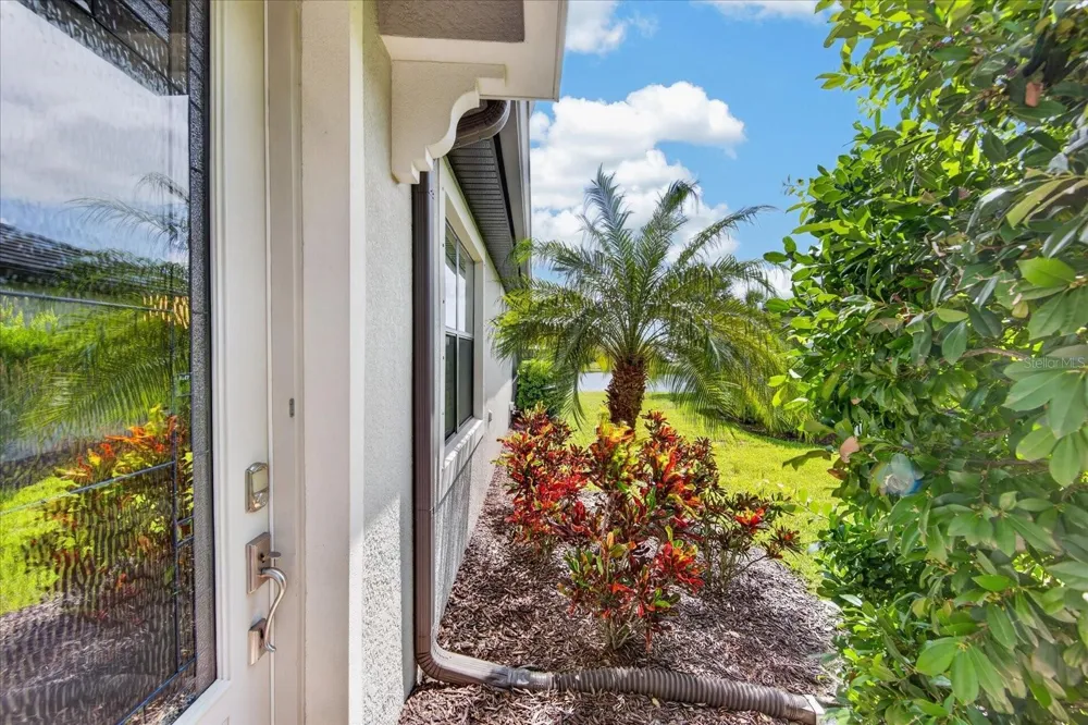 6927 HOLBROOK COVE Lakewood Ranch, FL 34202