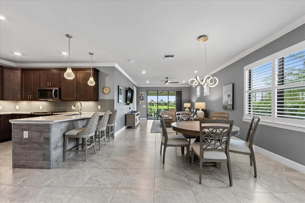 6927 HOLBROOK COVE Lakewood Ranch, FL 34202