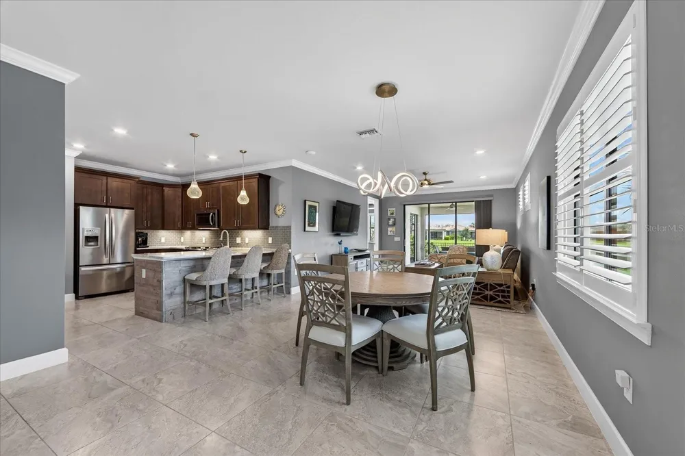 6927 HOLBROOK COVE Lakewood Ranch, FL 34202