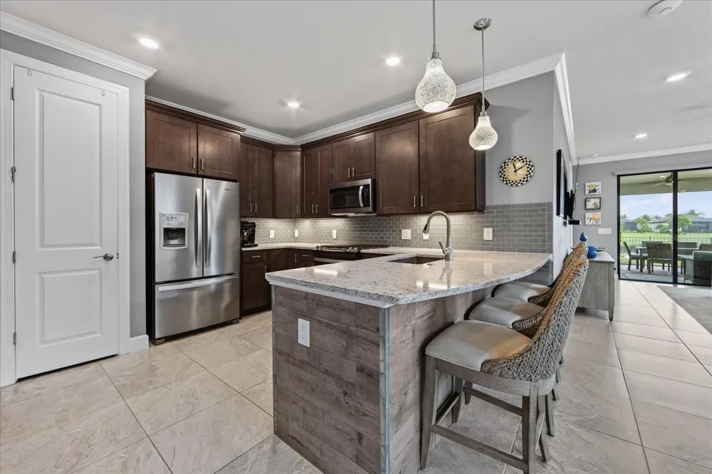 6927 HOLBROOK COVE Lakewood Ranch, FL 34202
