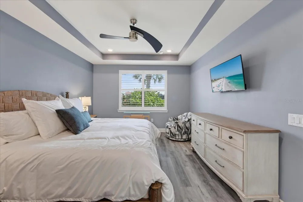 6927 HOLBROOK COVE Lakewood Ranch, FL 34202