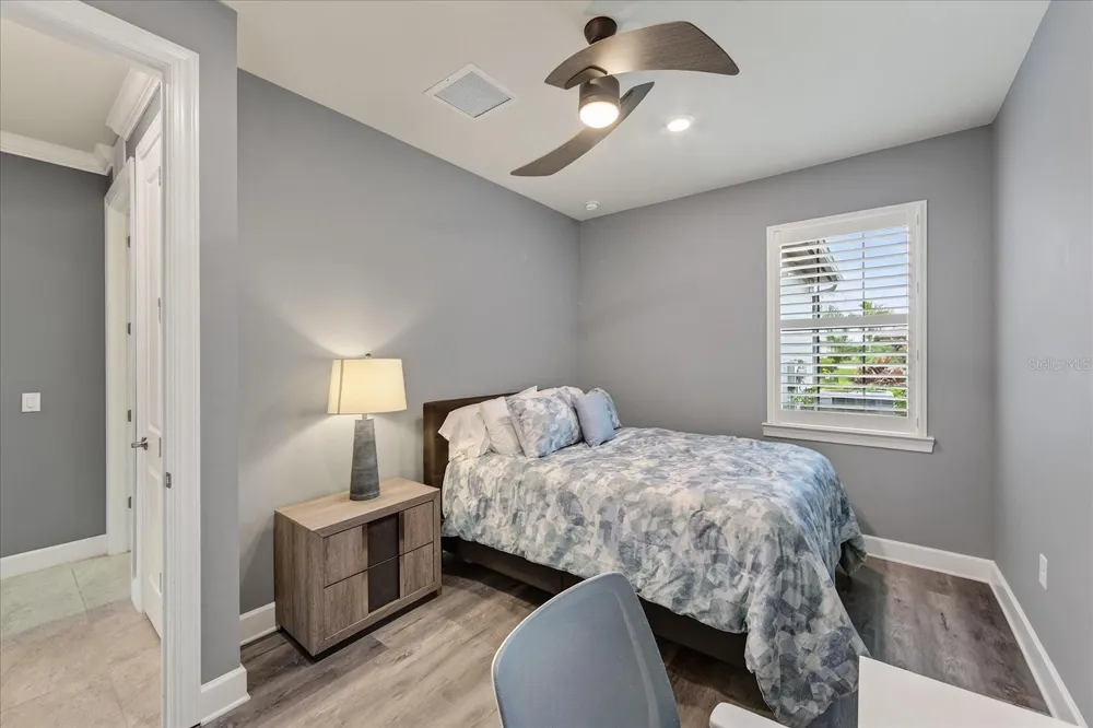 6927 HOLBROOK COVE Lakewood Ranch, FL 34202