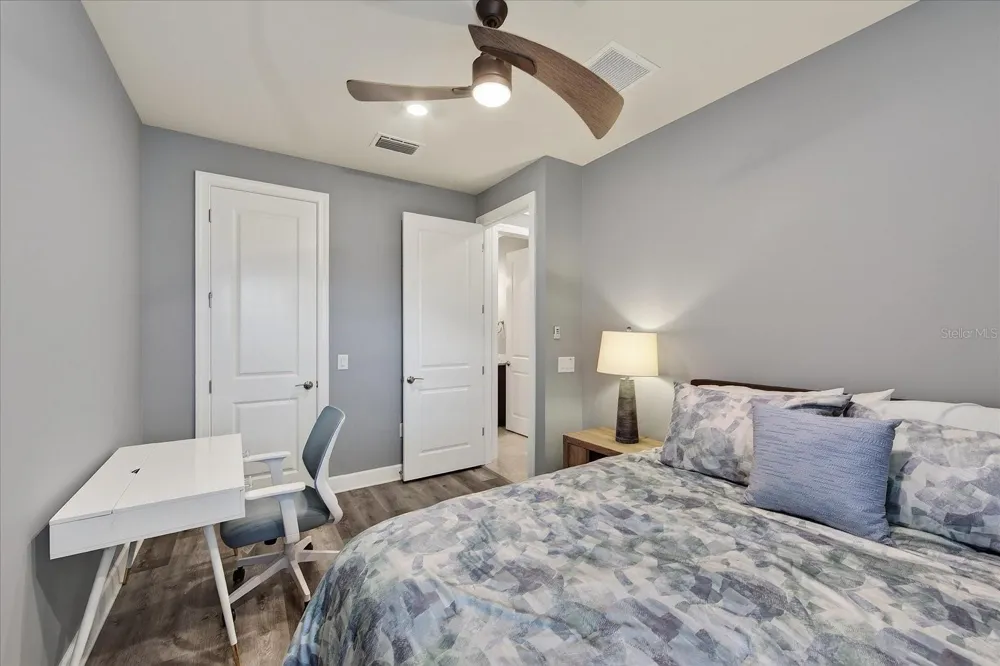 6927 HOLBROOK COVE Lakewood Ranch, FL 34202
