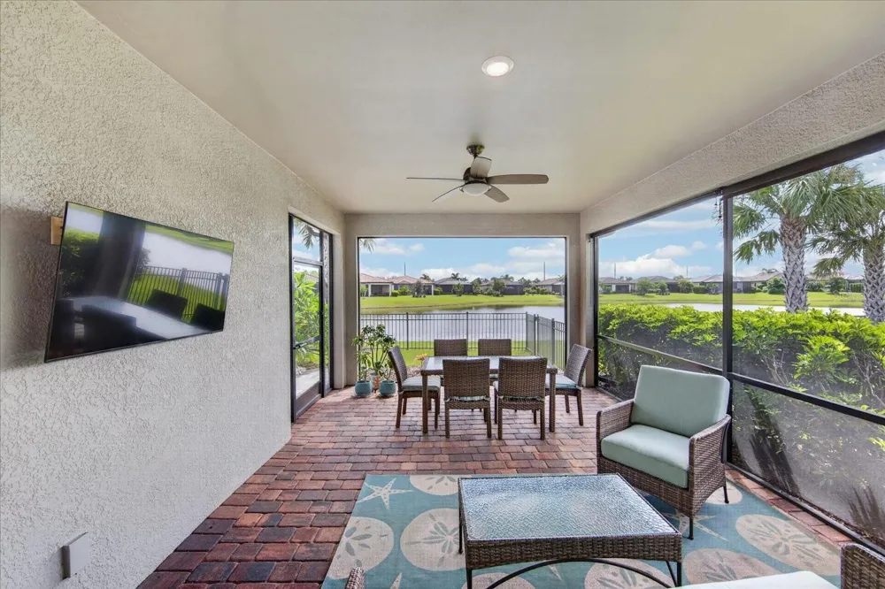 6927 HOLBROOK COVE Lakewood Ranch, FL 34202