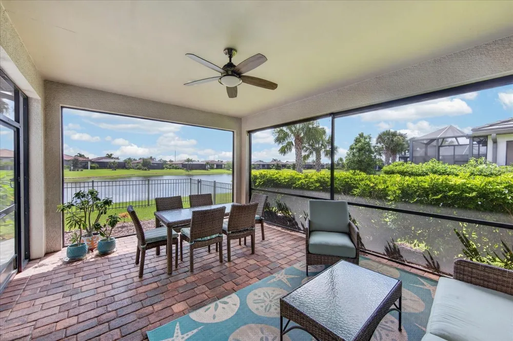 6927 HOLBROOK COVE Lakewood Ranch, FL 34202