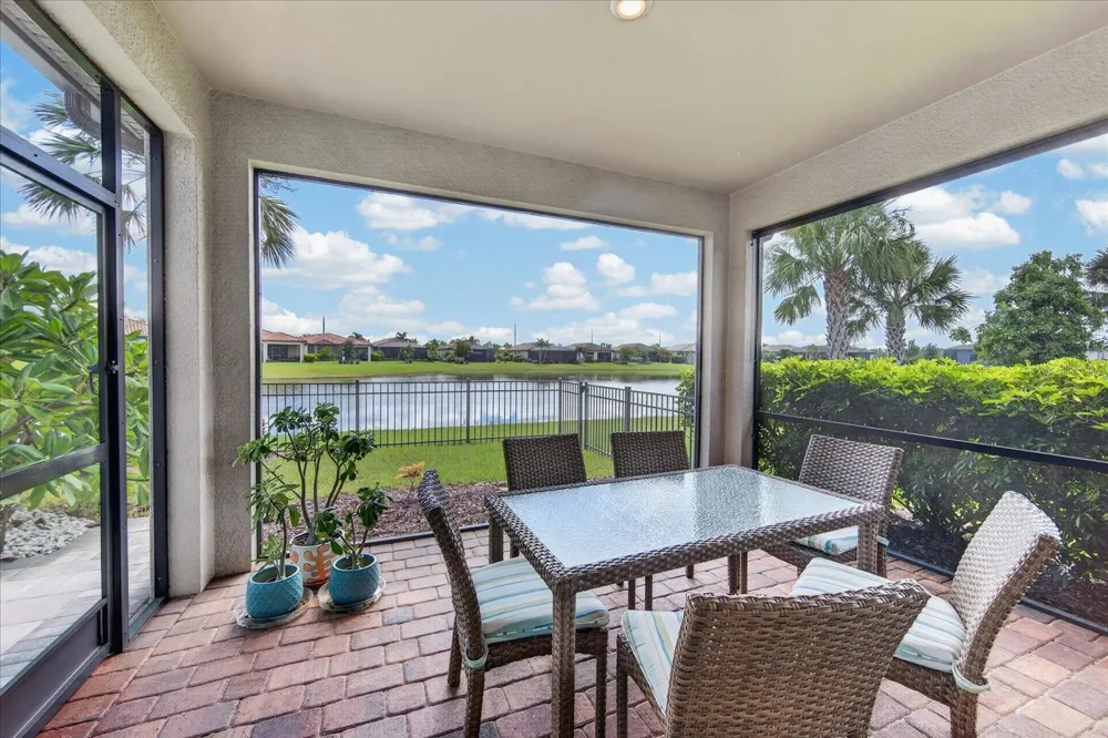 6927 HOLBROOK COVE Lakewood Ranch, FL 34202