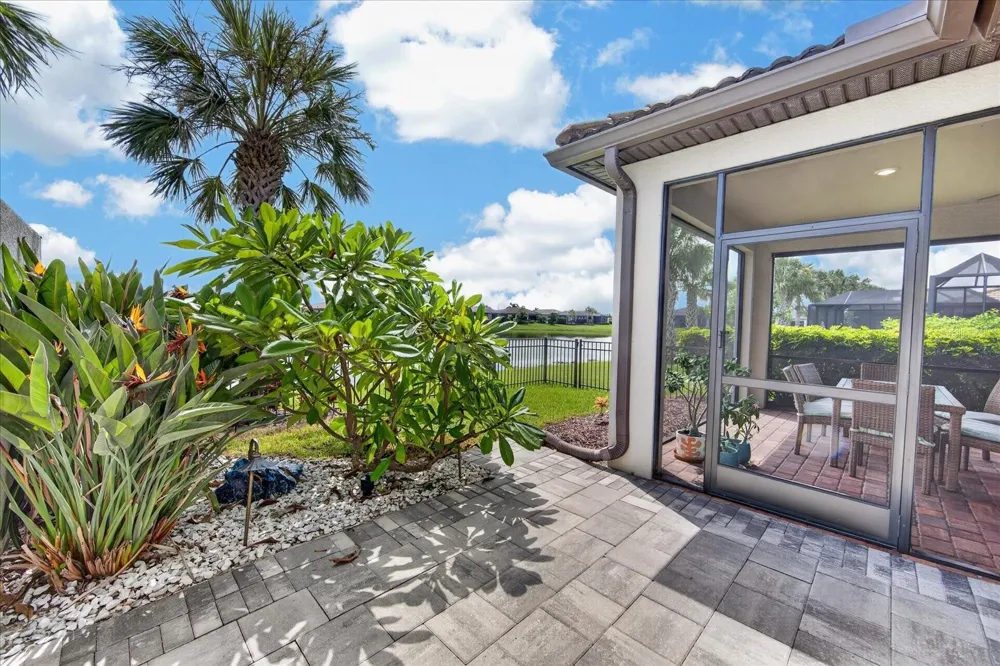 6927 HOLBROOK COVE Lakewood Ranch, FL 34202