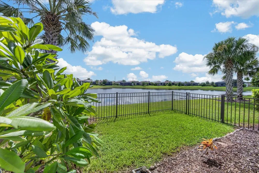 6927 HOLBROOK COVE Lakewood Ranch, FL 34202