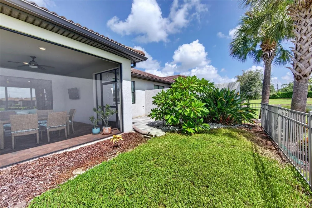 6927 HOLBROOK COVE Lakewood Ranch, FL 34202