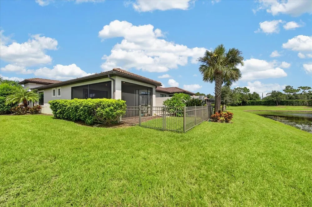 6927 HOLBROOK COVE Lakewood Ranch, FL 34202