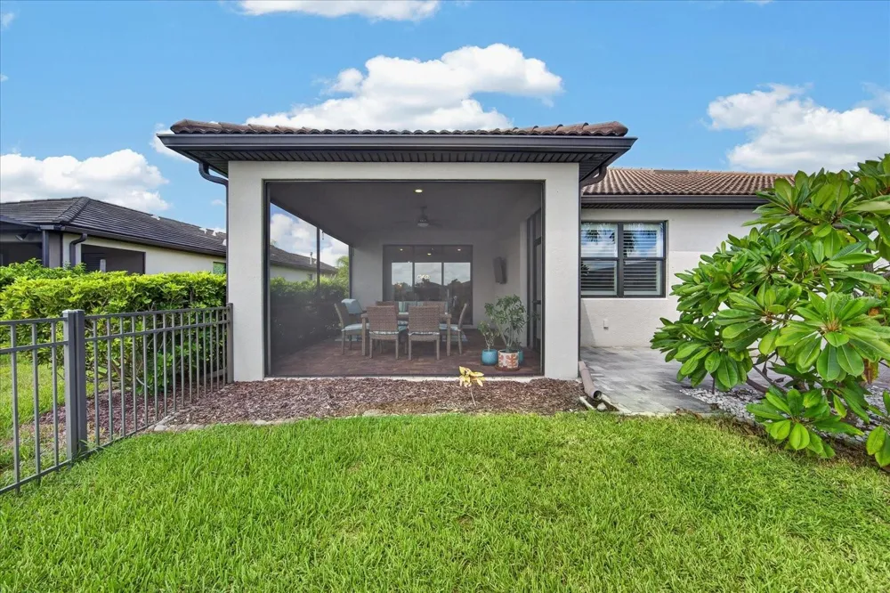 6927 HOLBROOK COVE Lakewood Ranch, FL 34202
