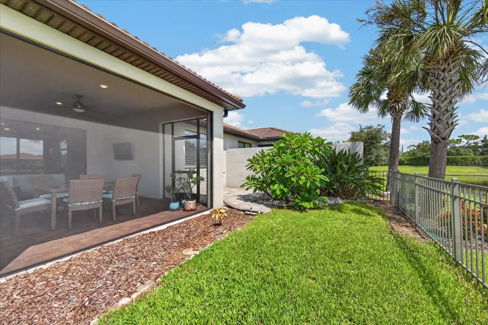 6927 HOLBROOK COVE Lakewood Ranch, FL 34202