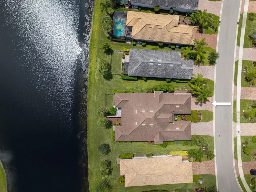 6927 HOLBROOK COVE Lakewood Ranch, FL 34202