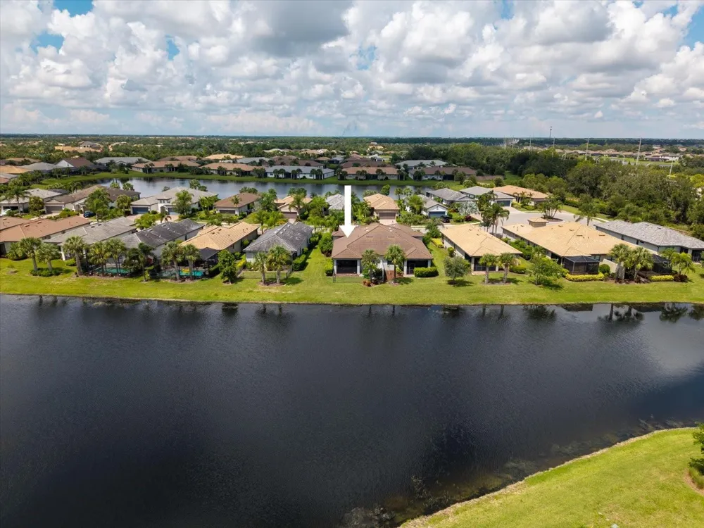 6927 HOLBROOK COVE Lakewood Ranch, FL 34202