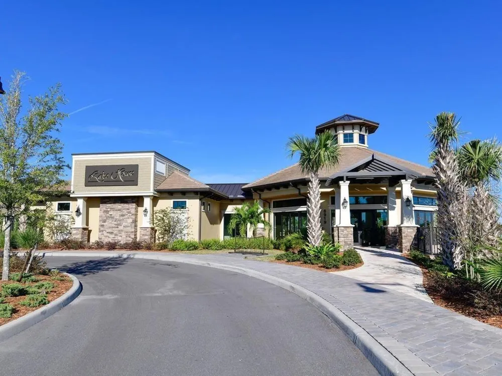 6927 HOLBROOK COVE Lakewood Ranch, FL 34202