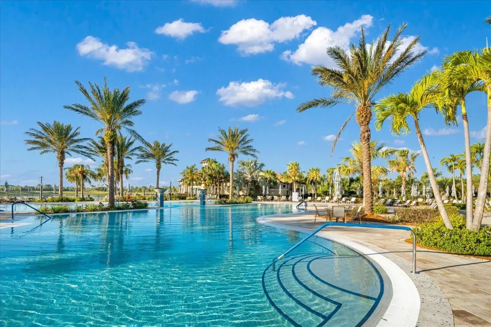 6927 HOLBROOK COVE Lakewood Ranch, FL 34202