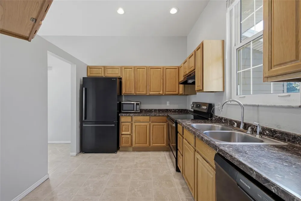 7714 GLADES COURT Temple Terrace, FL 33637