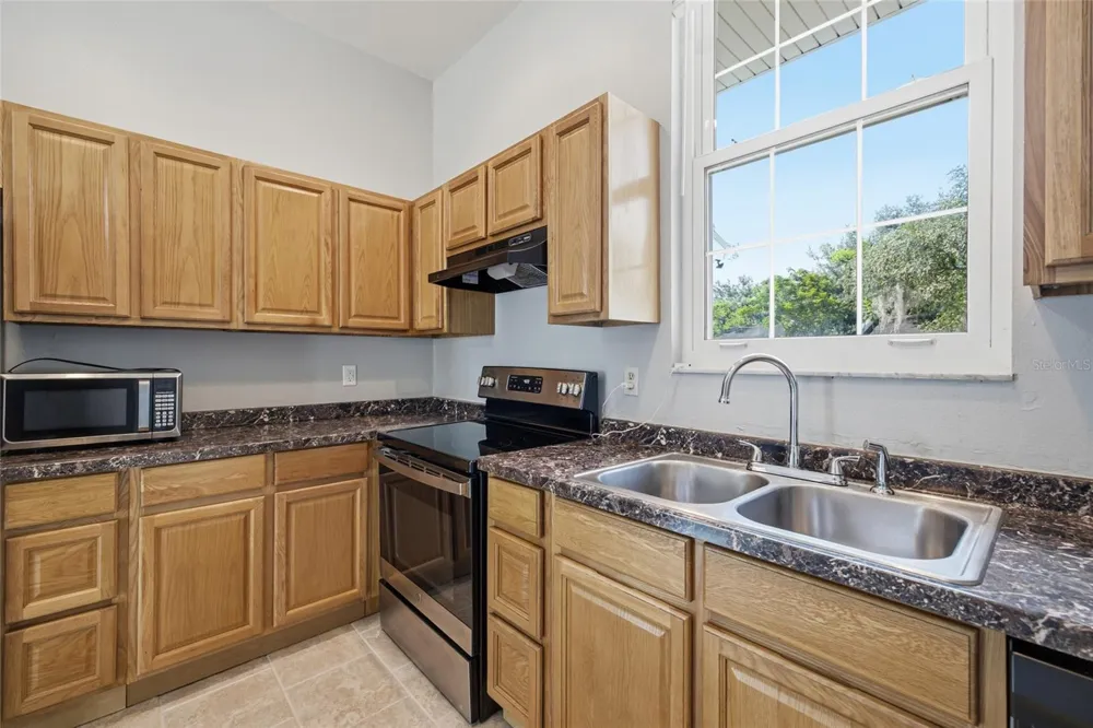 7714 GLADES COURT Temple Terrace, FL 33637