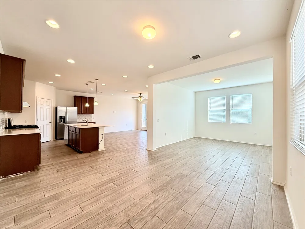 1905 Crimson Rosella Trail Austin, TX 78728