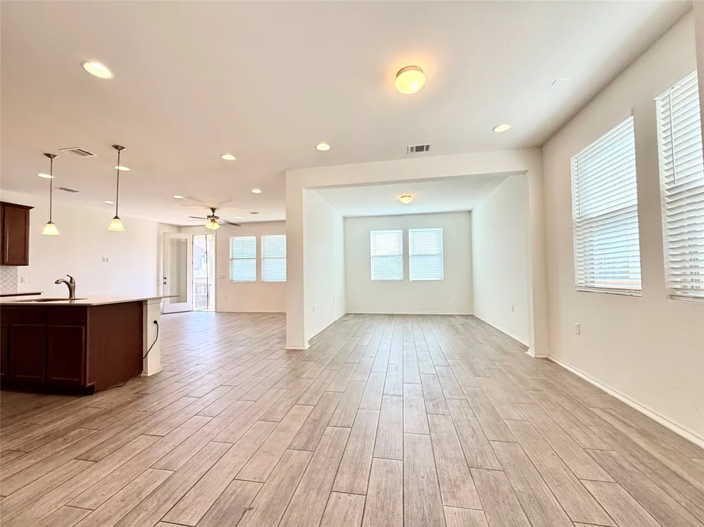 1905 Crimson Rosella Trail Austin, TX 78728