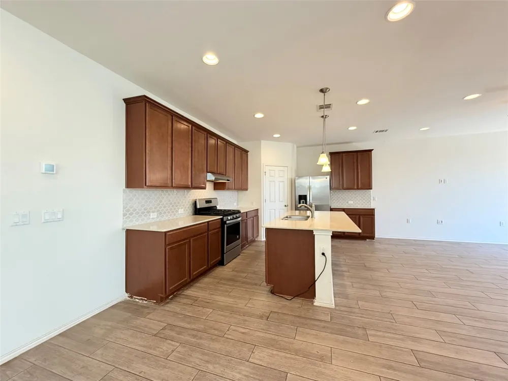 1905 Crimson Rosella Trail Austin, TX 78728