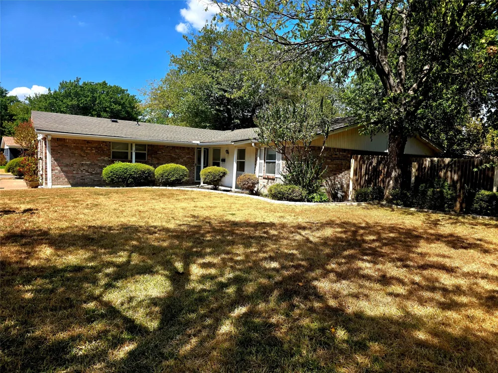 272 Palomino Drive Saginaw, TX 76179
