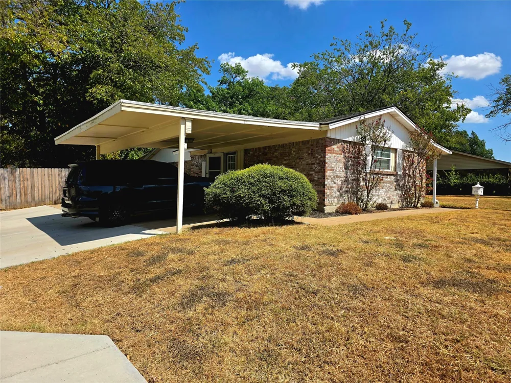 272 Palomino Drive Saginaw, TX 76179