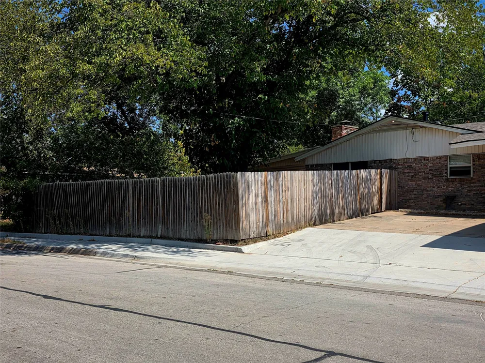 272 Palomino Drive Saginaw, TX 76179