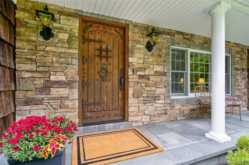 4 Salt Hay Way Smithtown, NY 11787