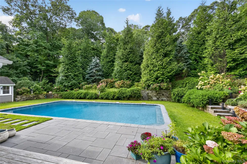 4 Salt Hay Way Smithtown, NY 11787