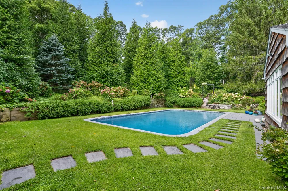 4 Salt Hay Way Smithtown, NY 11787