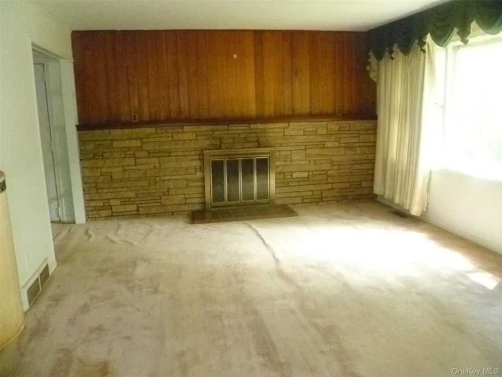 17 Chestnut Lane Newburgh, NY 12550