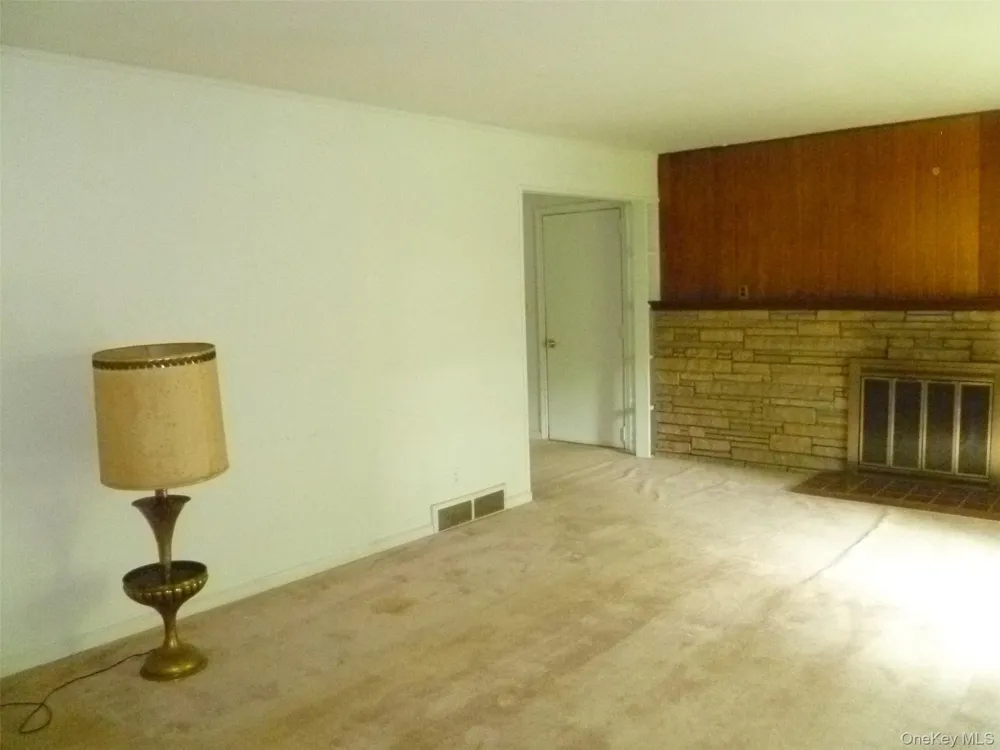 17 Chestnut Lane Newburgh, NY 12550
