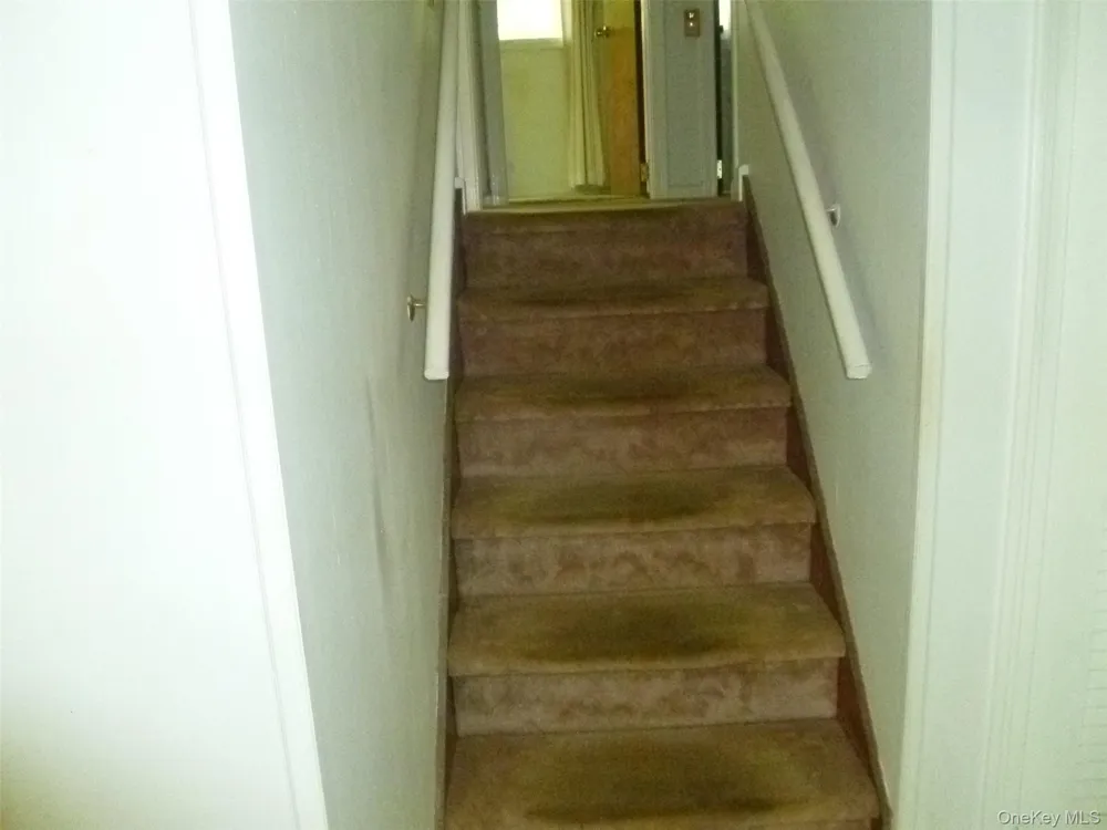 17 Chestnut Lane Newburgh, NY 12550