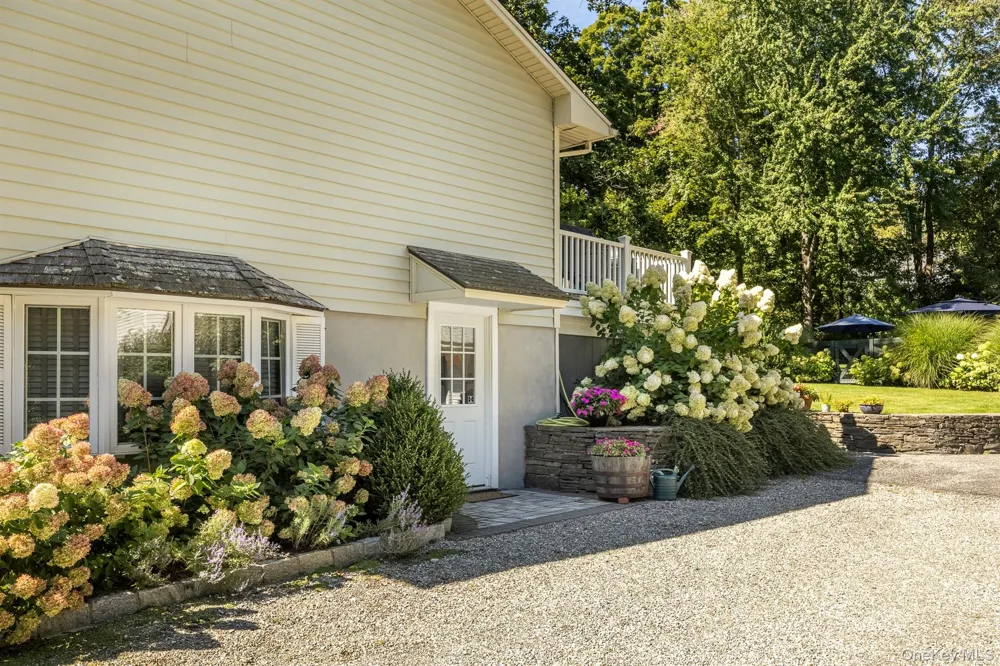 163 Horseshoe Road Millbrook, NY 12545