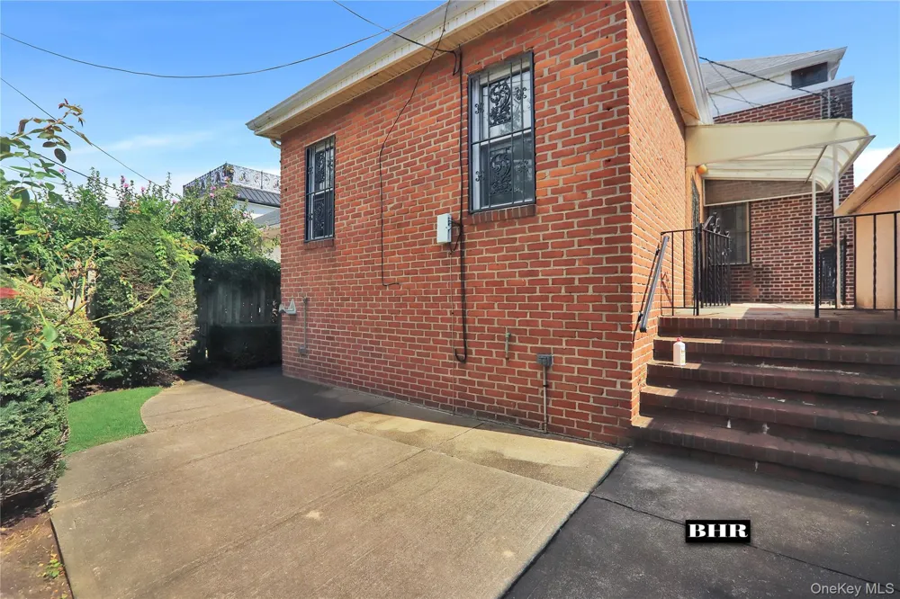 272 Exeter Street Brooklyn, NY 11235