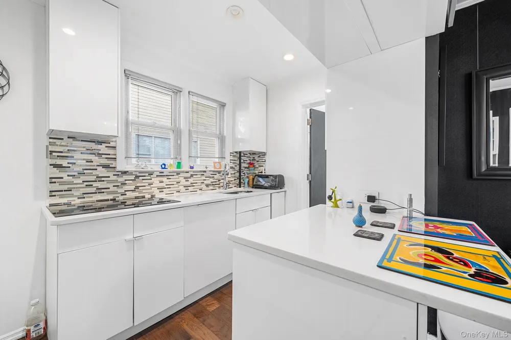 123 East Avenue Valley Stream, NY 11580