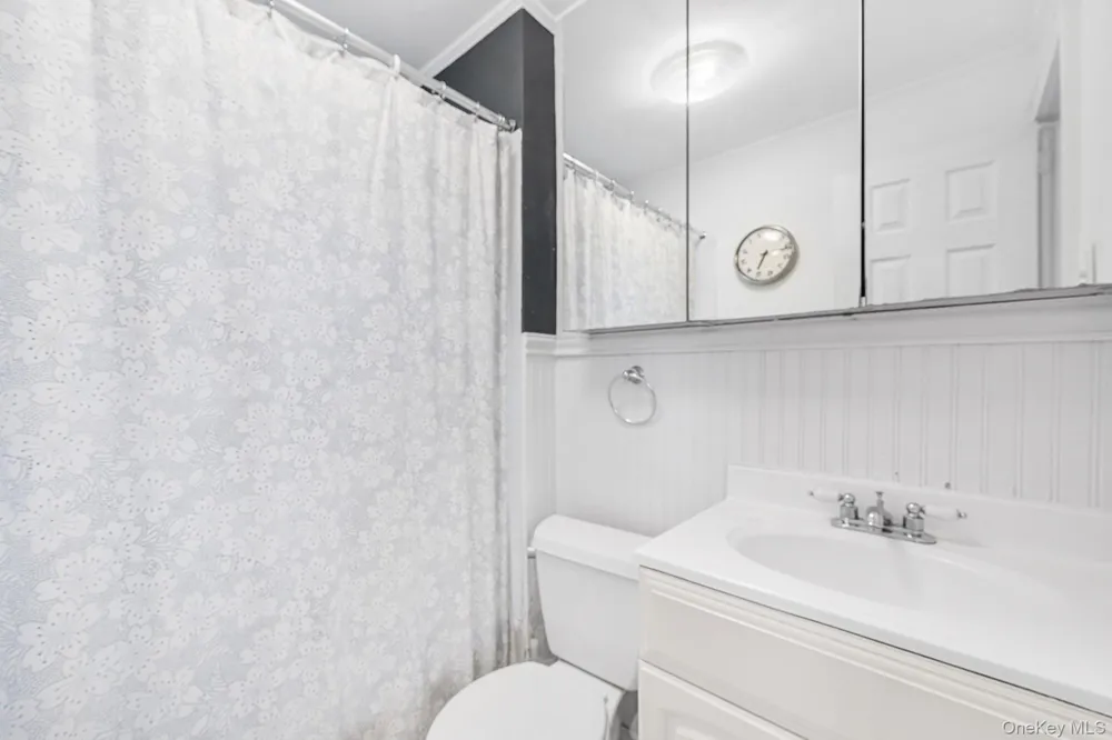 123 East Avenue Valley Stream, NY 11580