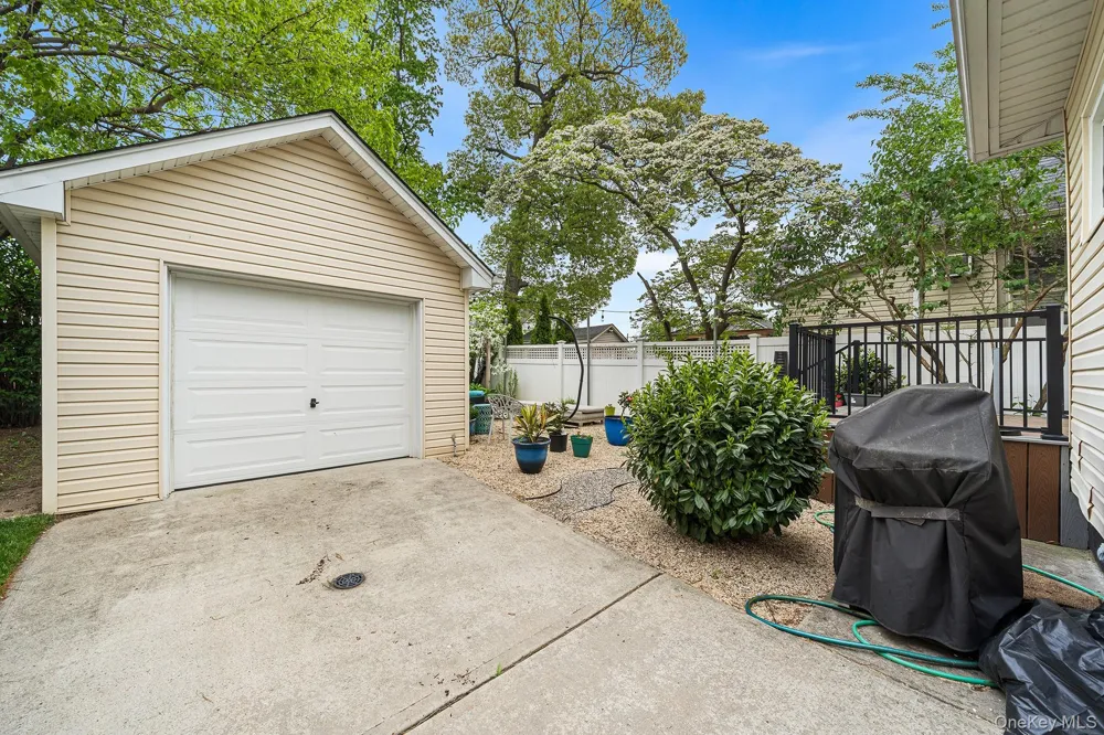 123 East Avenue Valley Stream, NY 11580