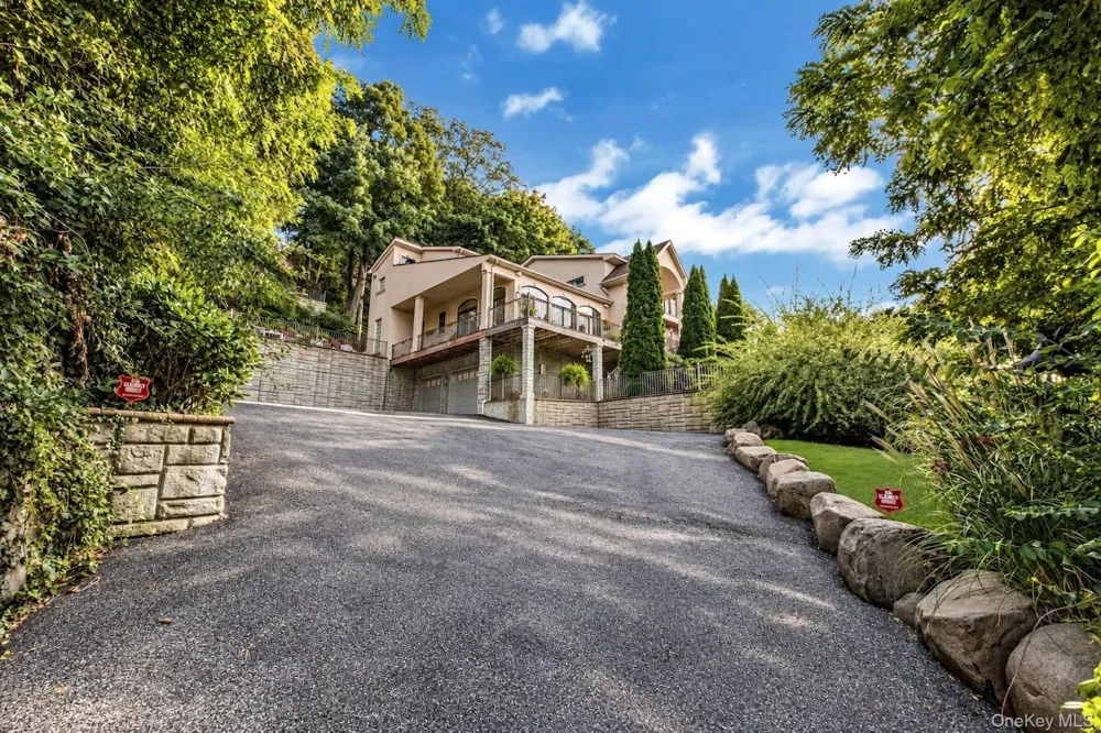 710 Sound View Road Mill Neck, NY 11771