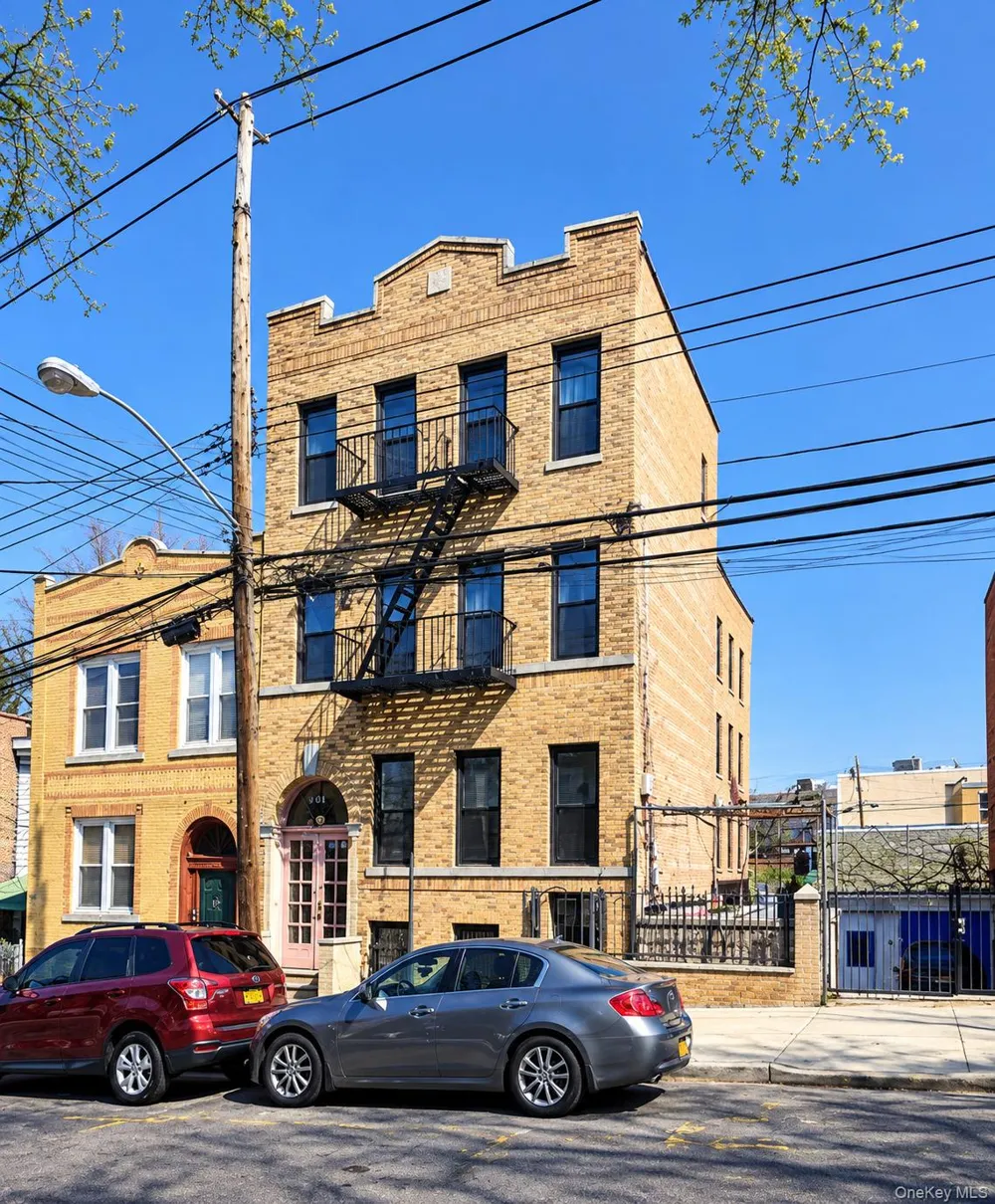3018 Paulding Avenue Bronx, NY 10469