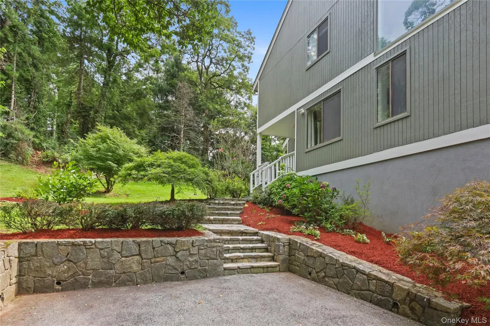 10 Deborah Lane Chappaqua, NY 10514