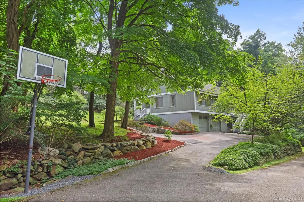 10 Deborah Lane Chappaqua, NY 10514