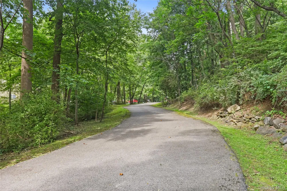 10 Deborah Lane Chappaqua, NY 10514