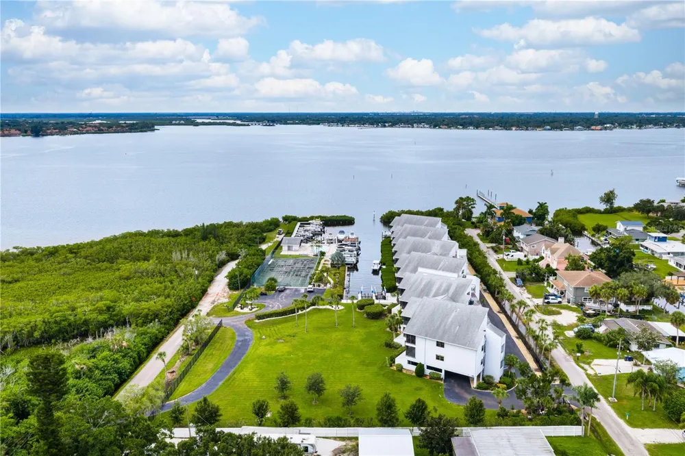 515 LEFFINGWELL AVENUE #112 Ellenton, FL 34222