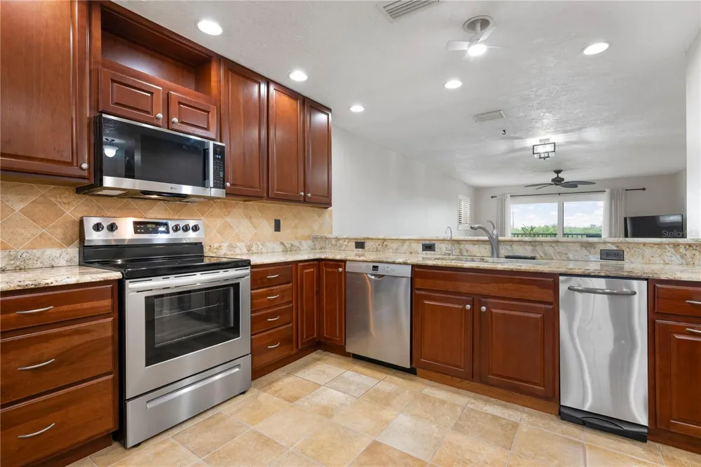 515 LEFFINGWELL AVENUE #112 Ellenton, FL 34222