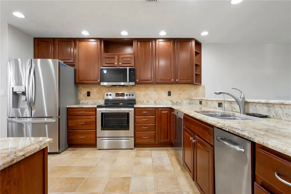 515 LEFFINGWELL AVENUE #112 Ellenton, FL 34222