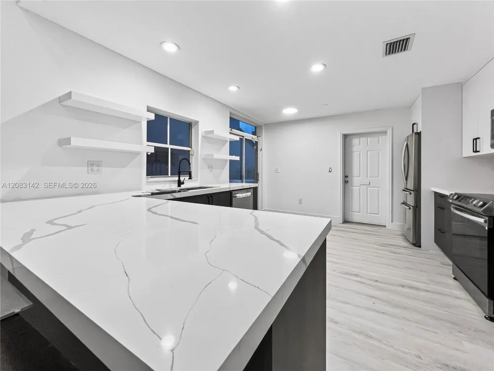 3215 36th Ave Hollywood, FL 33021