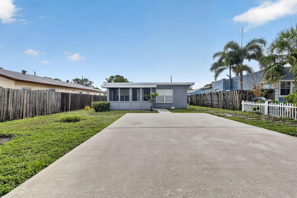 323 NW 4TH AVENUE Delray Beach, FL 33444